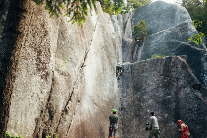 Crack Climbing in Smoke Bluffs, in Squamish. | ActionHub