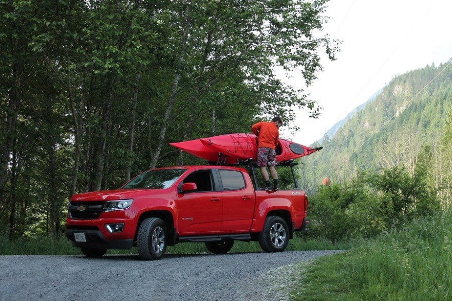 Loading kayaks on or off the Chevrolet Colorado was an easy task.