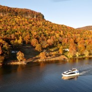 Chattanooga's Tennessee River serves up autumn scenery. Image courtesy Chattanooga Visitors Bureau.