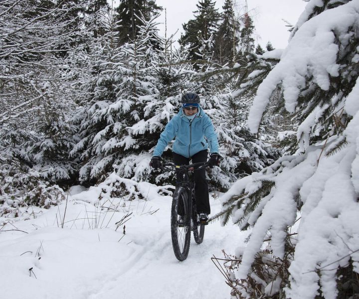 How to not freeze on your mountain bike this winter | ActionHub