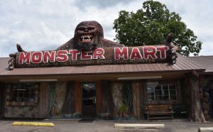 fouke-monster-mart-romana-klee