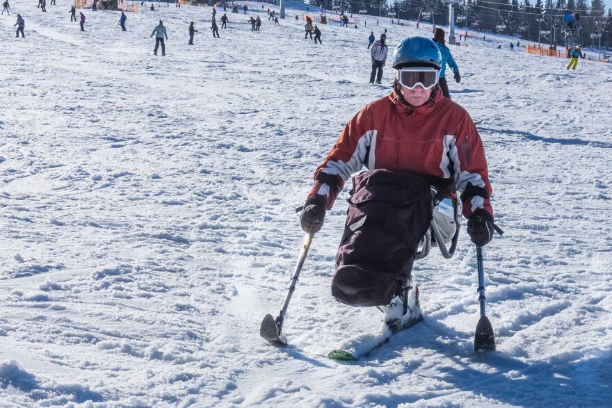 adaptive-skiing-slopes