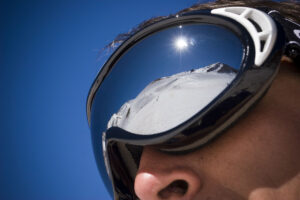 ski-goggles-closeup