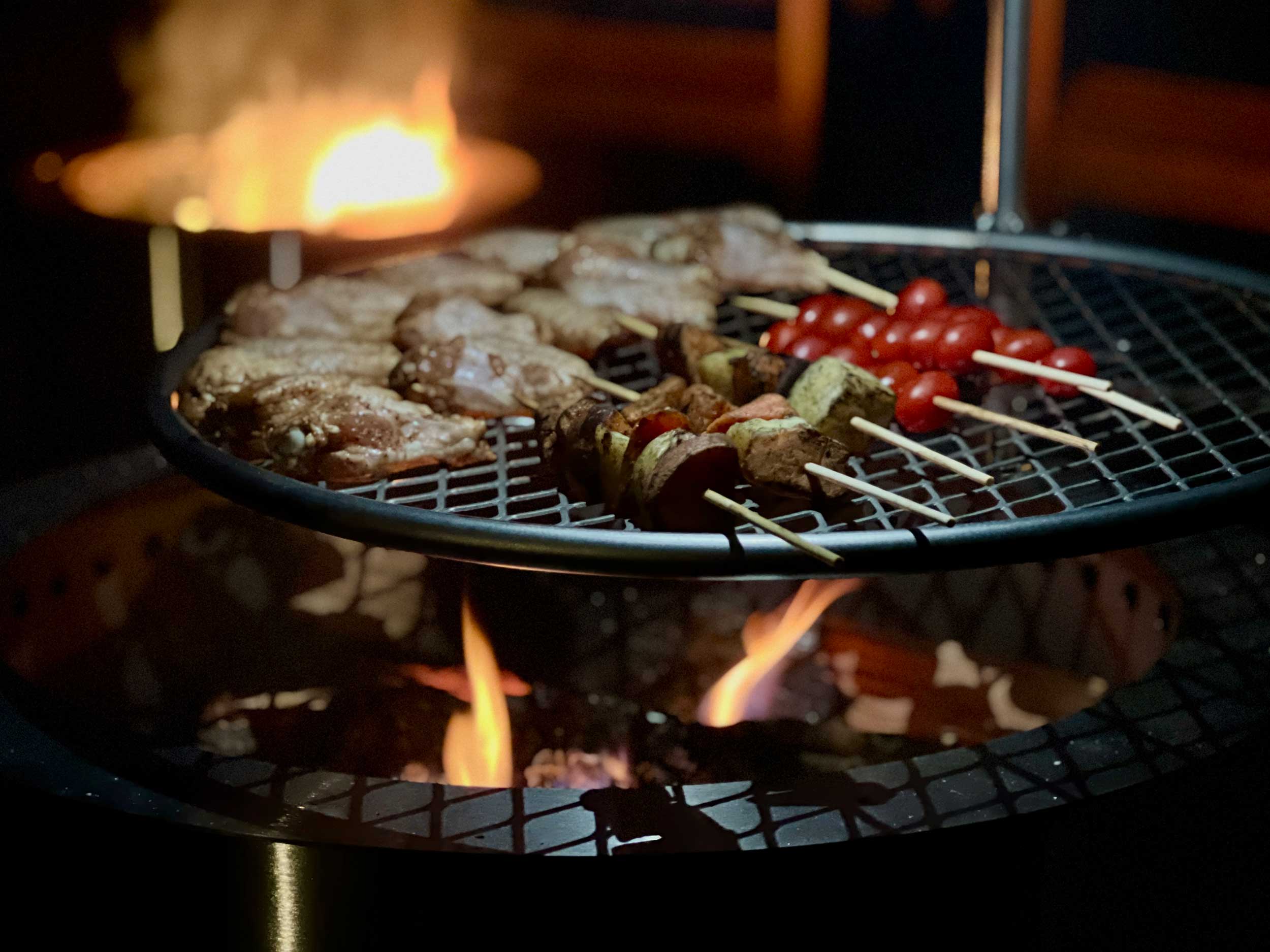  Peak - 【MMF×SUOLO GRIZZLY】Bonfire Apron Backyard Campfire Cooking: Testing 2 Breeo Recipes | ActionHub